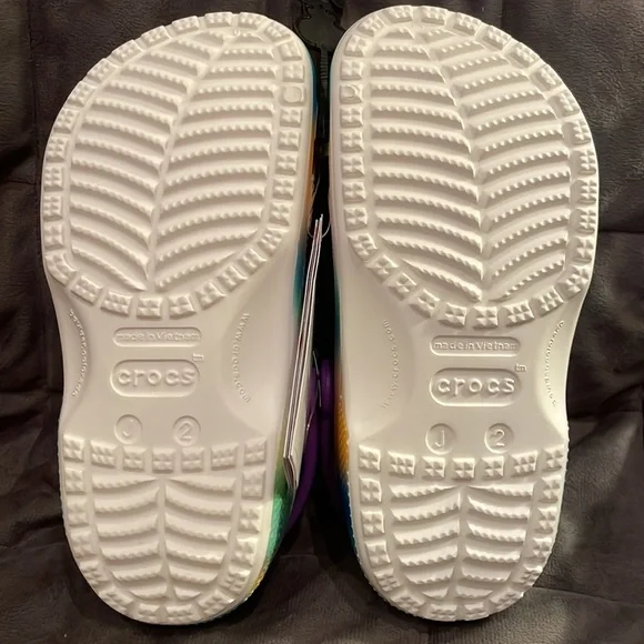 NEW Classic Solarized Crocs Juniors size 2 - Picture 4 of 6